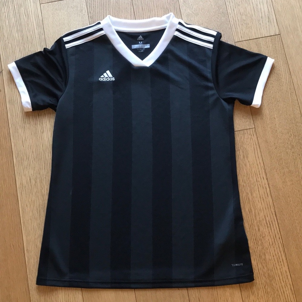 Adidas men’s shirt. Size M